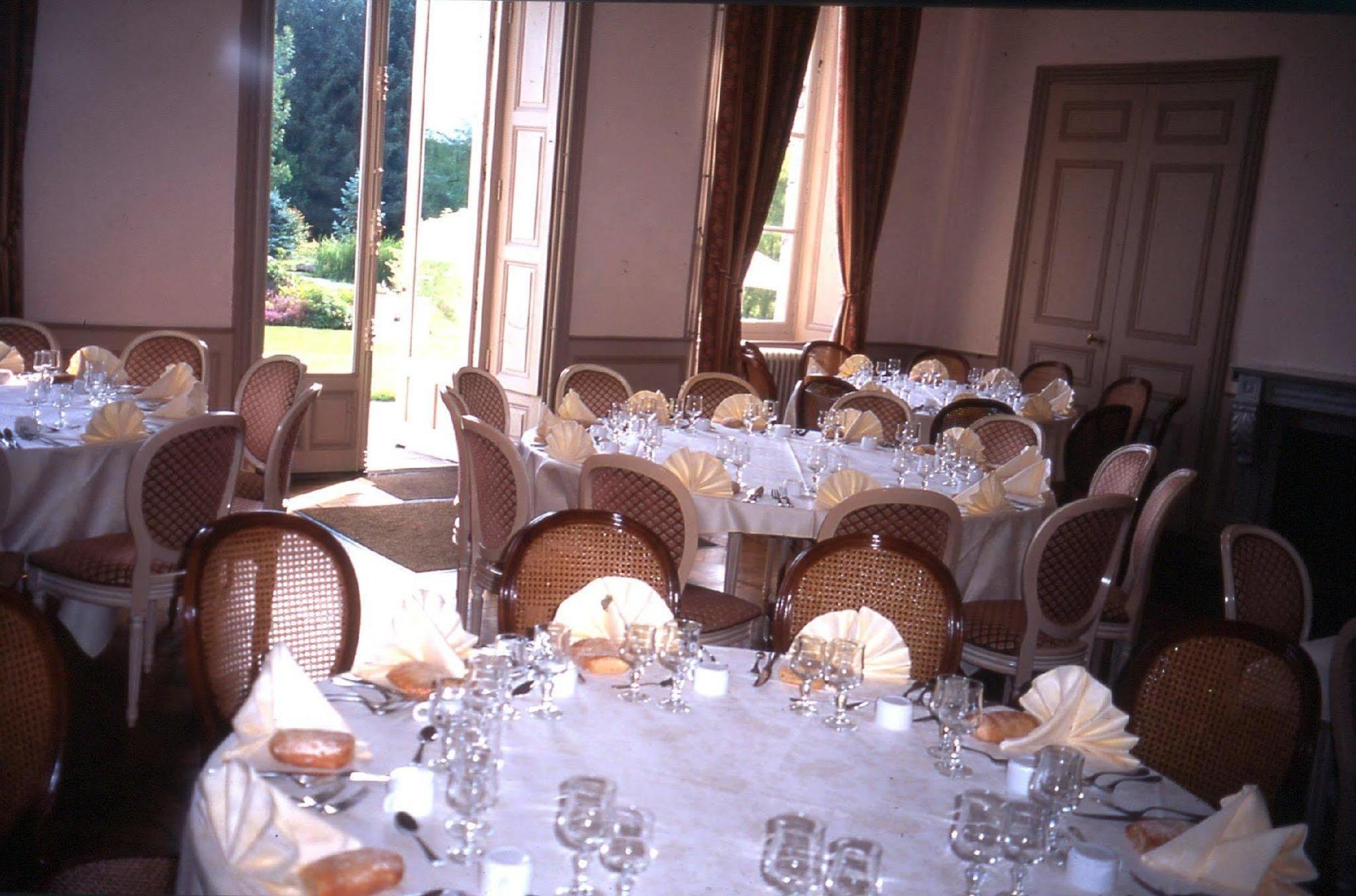 Chateau De La Foltiere Apartment Saint-Germain-en-Cogles Restaurant photo